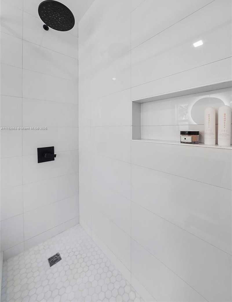 Small Image of 5237 LA GORCE DR, Miami Beach Number 49