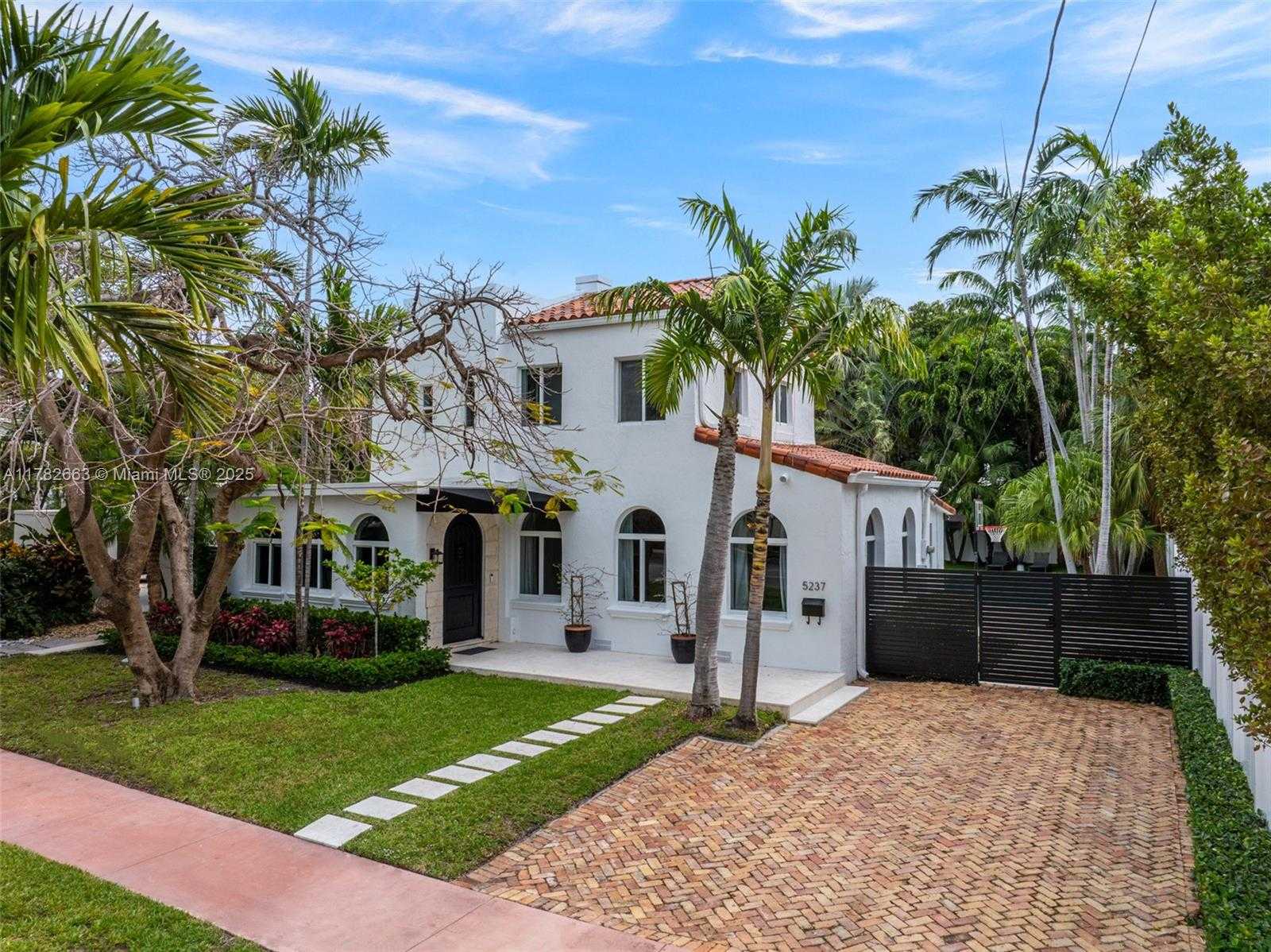 Small Image of 5237 LA GORCE DR, Miami Beach Number 54