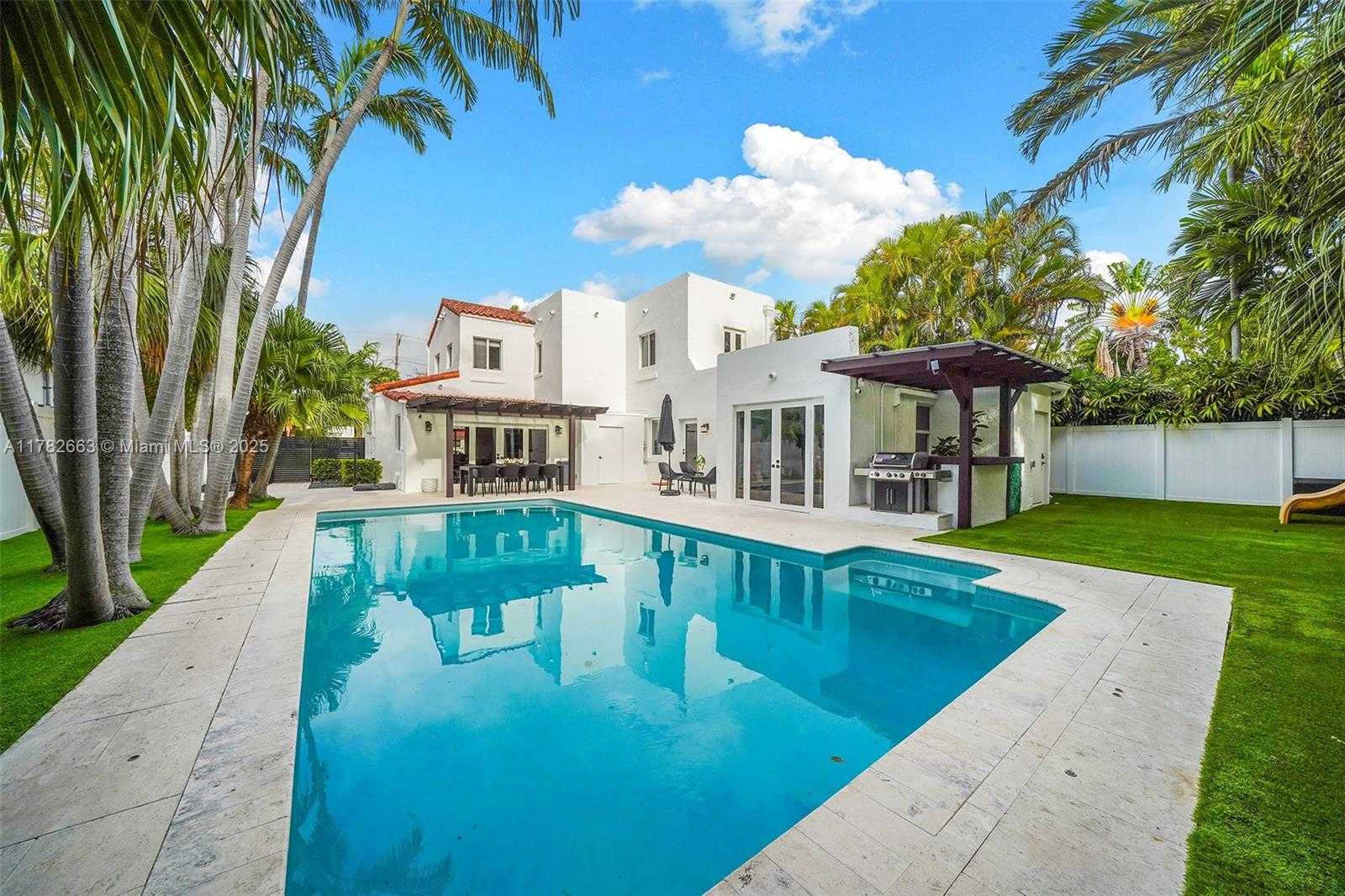Small Image of 5237 LA GORCE DR, Miami Beach Number 57