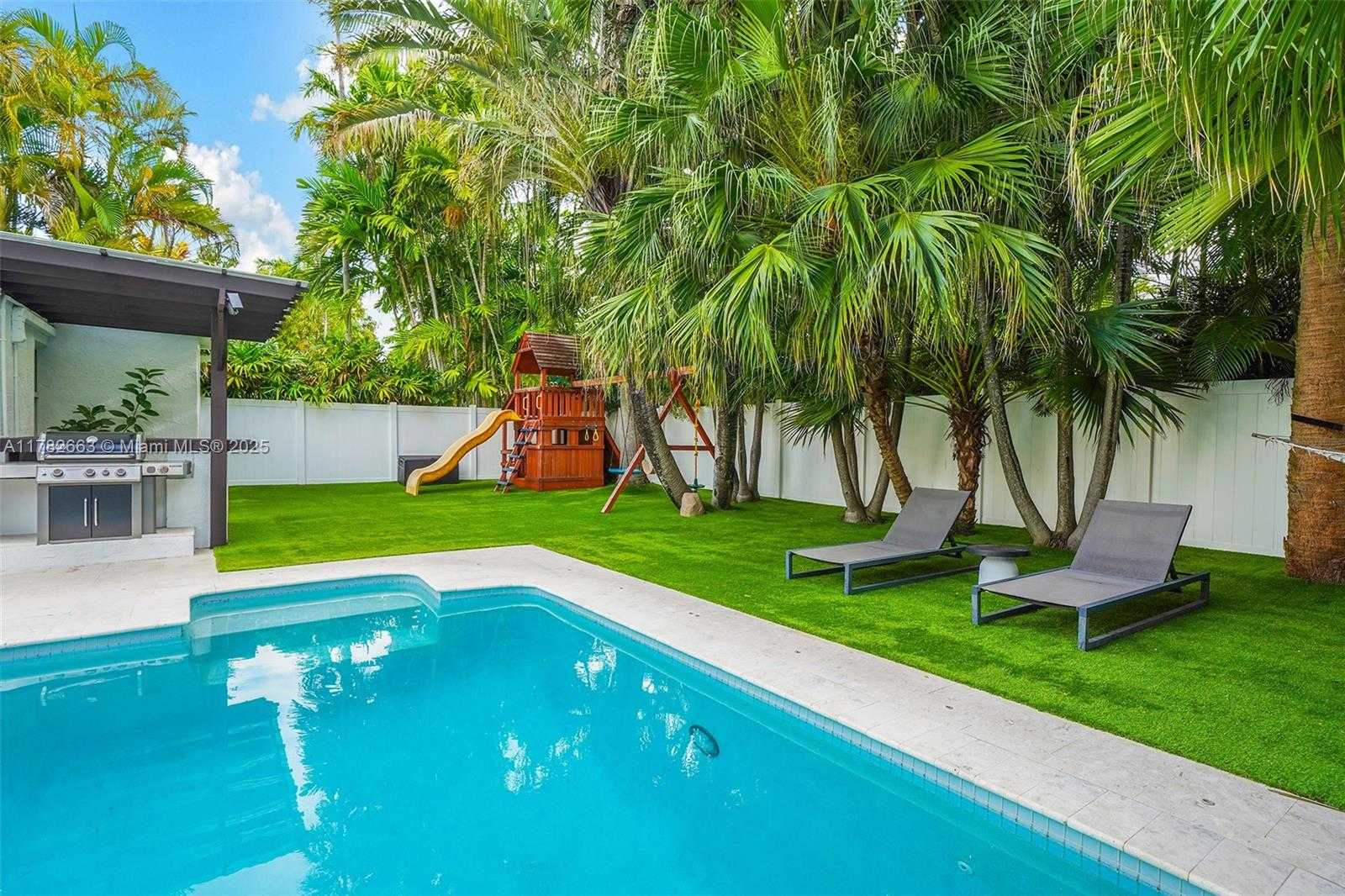 Small Image of 5237 LA GORCE DR, Miami Beach Number 58
