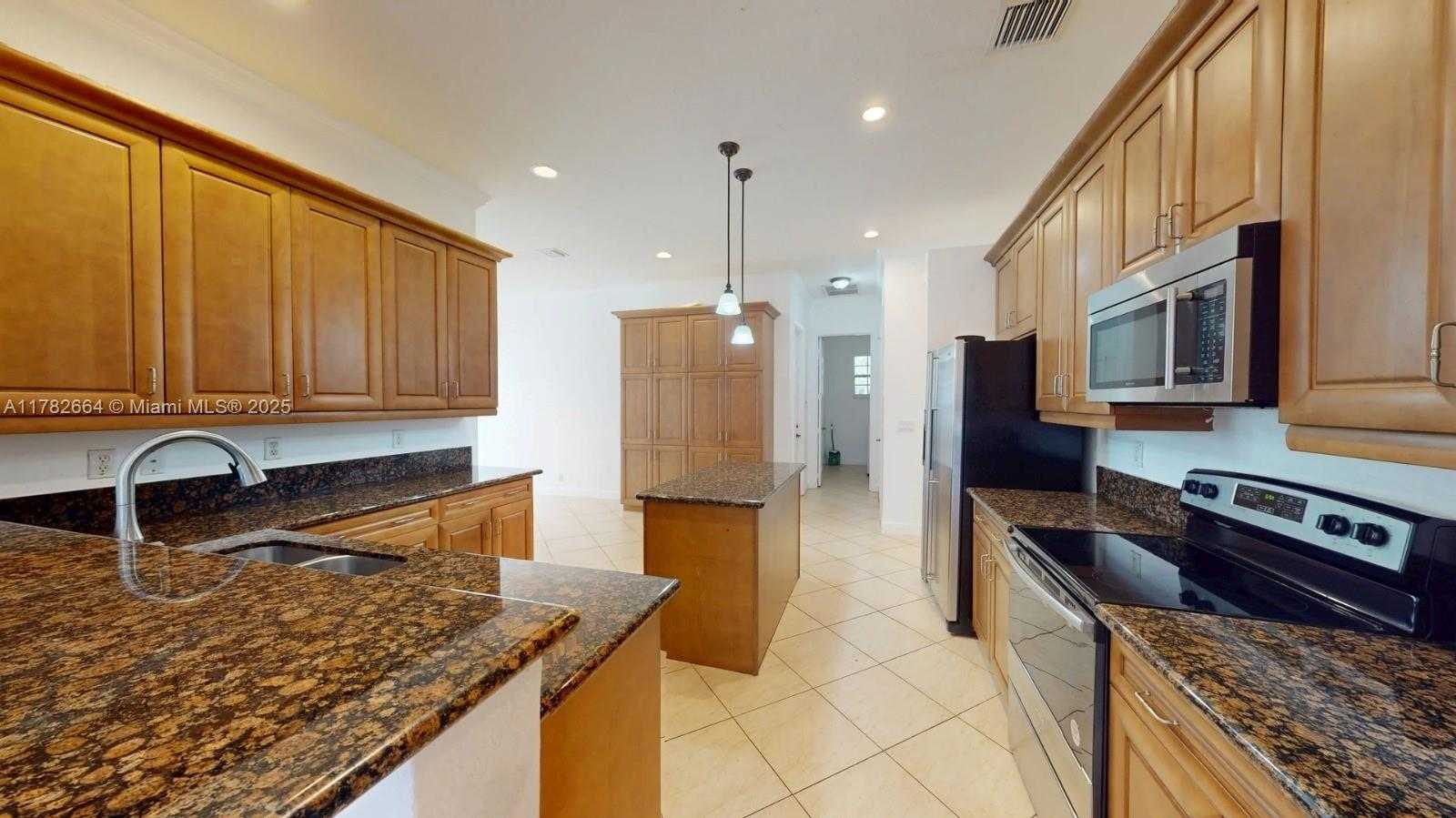 Small Image of 4713 VILLAGE WAY, Davie Number 11