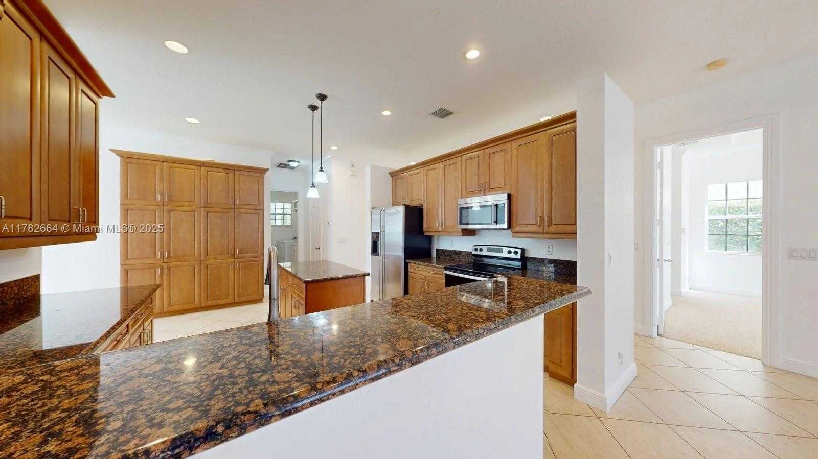 Small Image of 4713 VILLAGE WAY, Davie Number 12