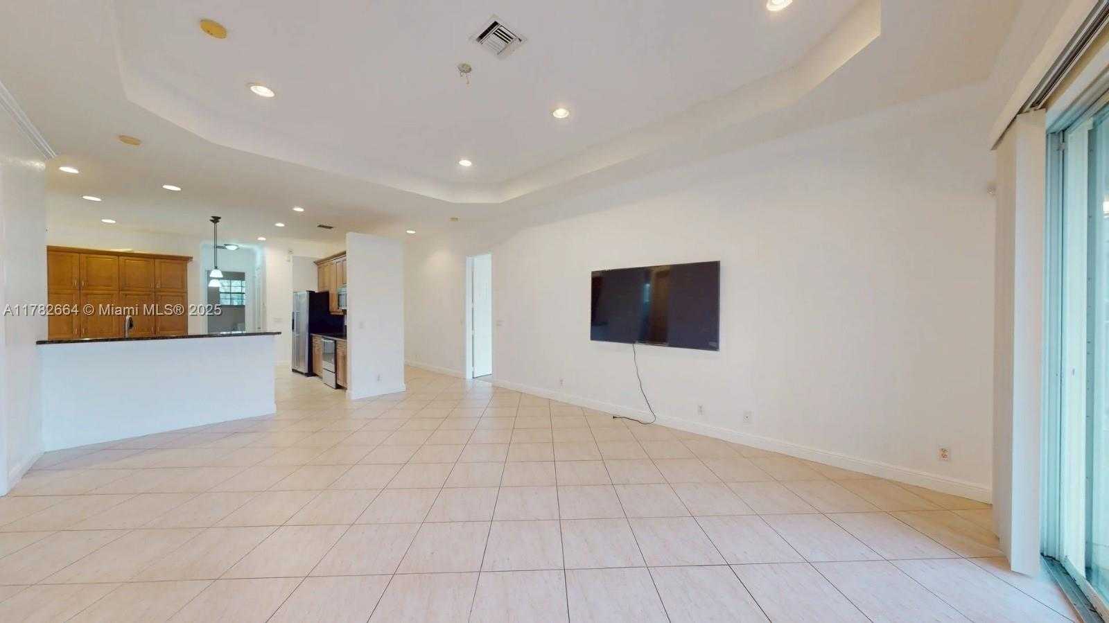 Small Image of 4713 VILLAGE WAY, Davie Number 14