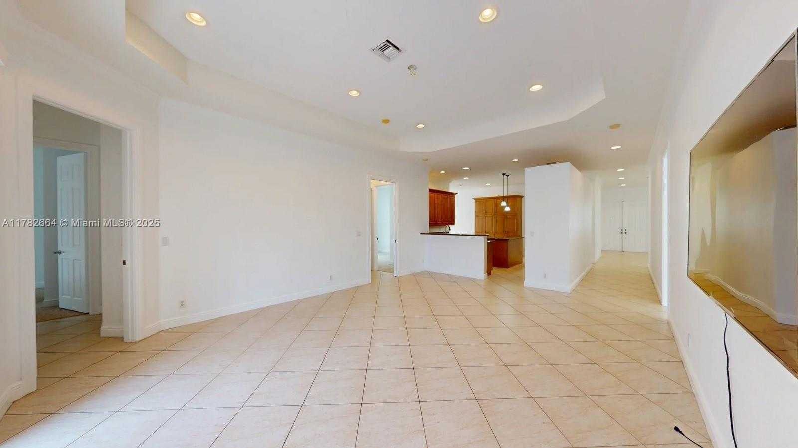 Small Image of 4713 VILLAGE WAY, Davie Number 15