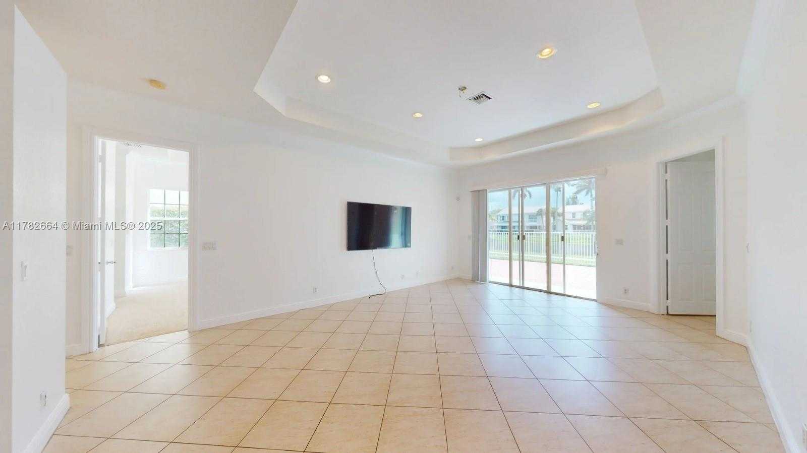 Small Image of 4713 VILLAGE WAY, Davie Number 16