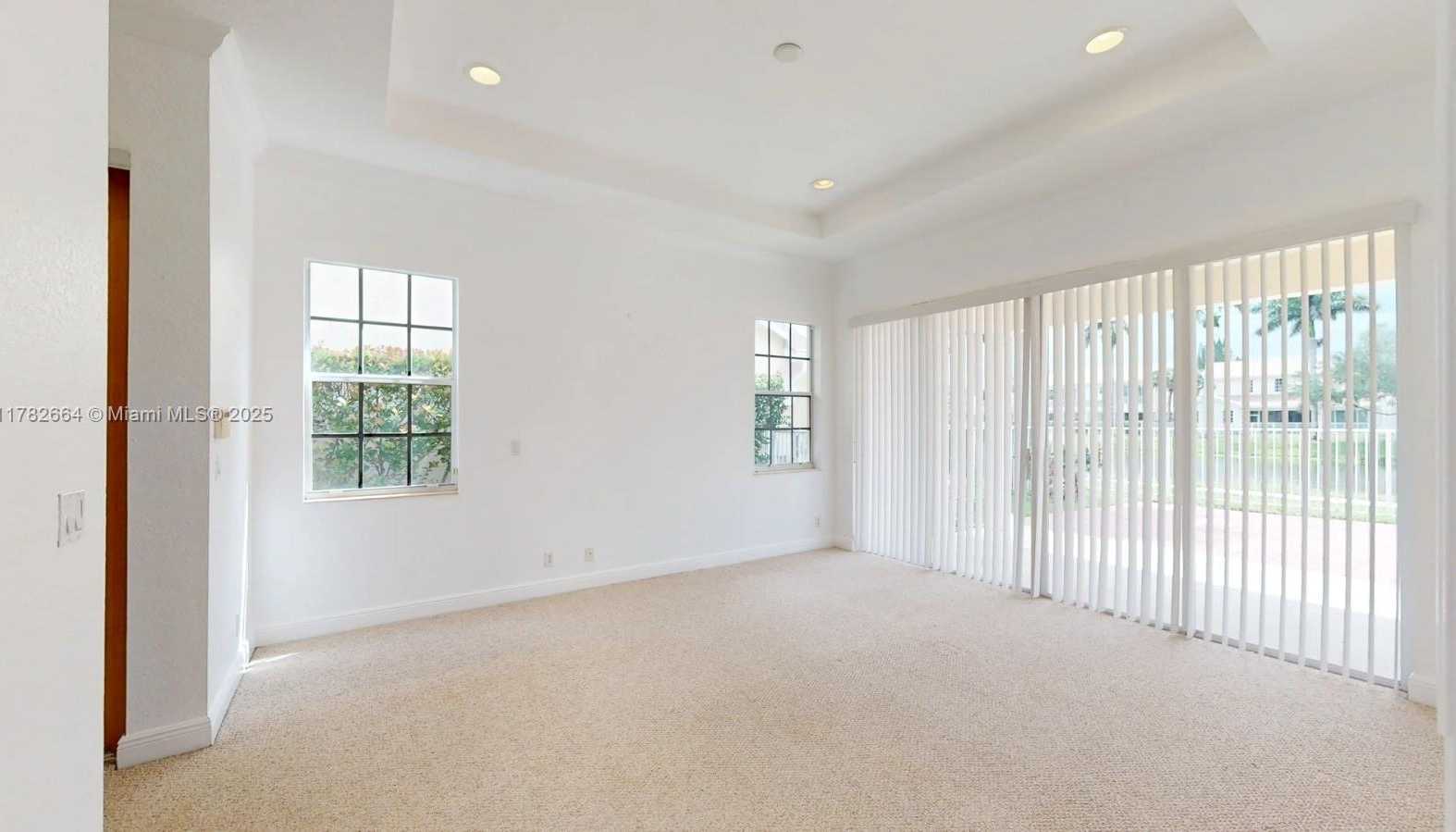 Small Image of 4713 VILLAGE WAY, Davie Number 17