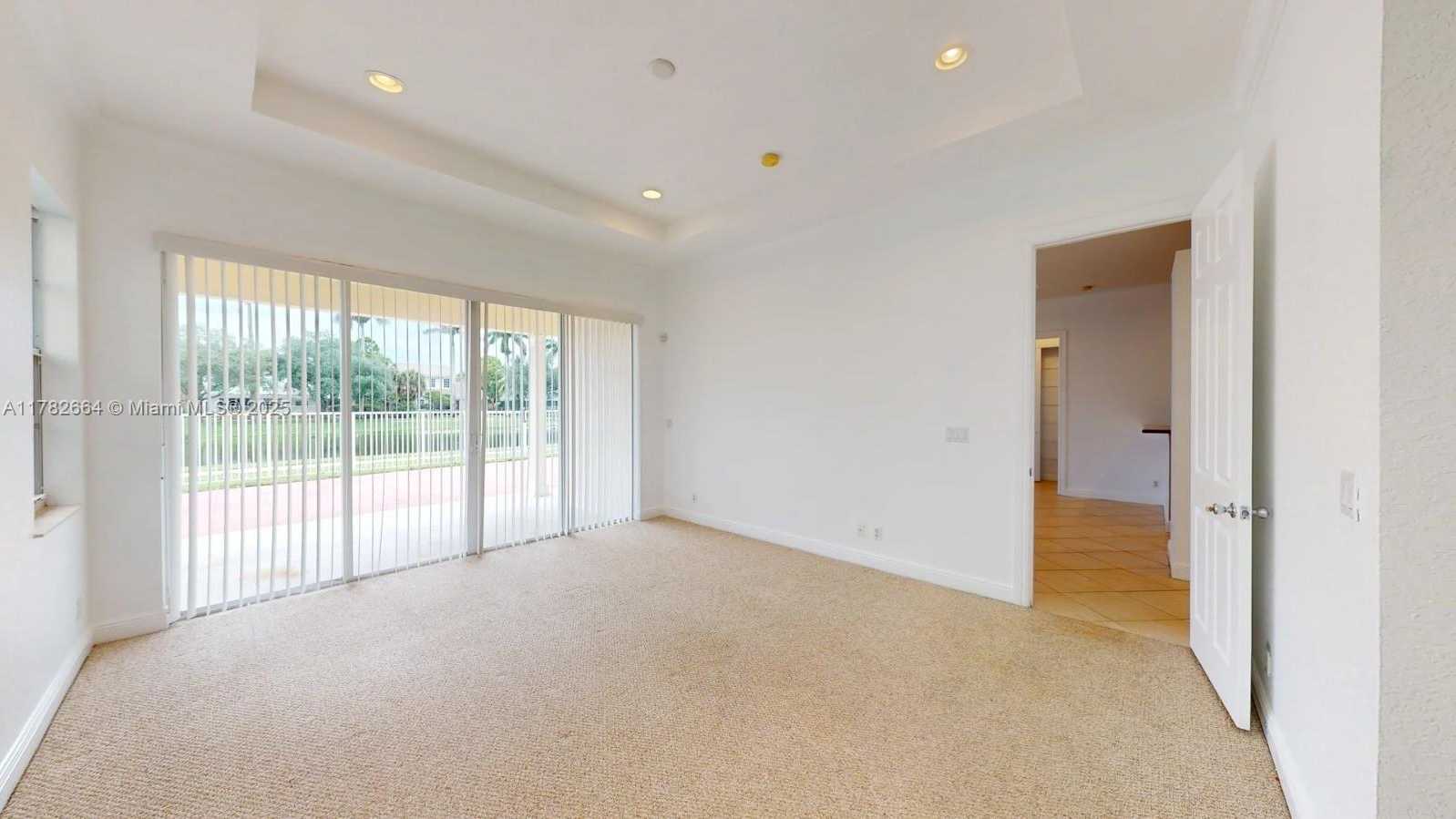Small Image of 4713 VILLAGE WAY, Davie Number 19