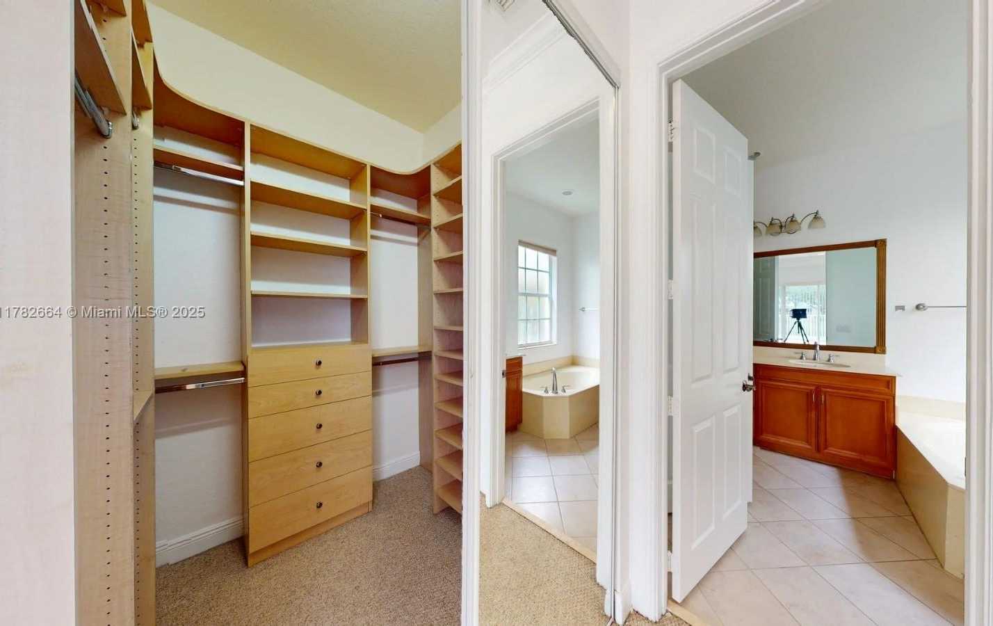 Small Image of 4713 VILLAGE WAY, Davie Number 20