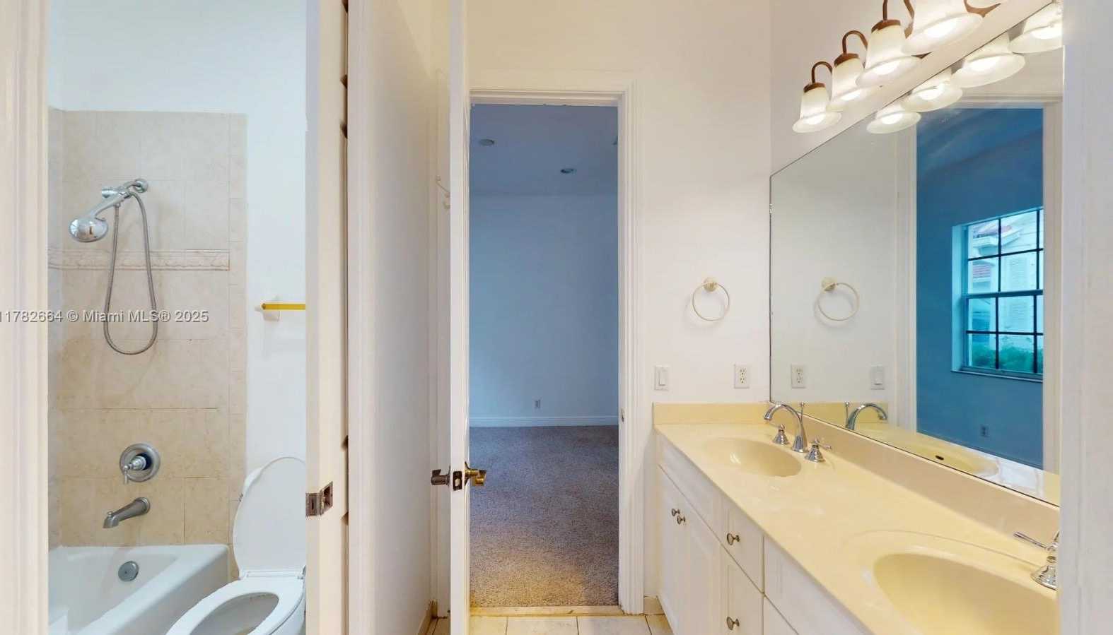 Small Image of 4713 VILLAGE WAY, Davie Number 27