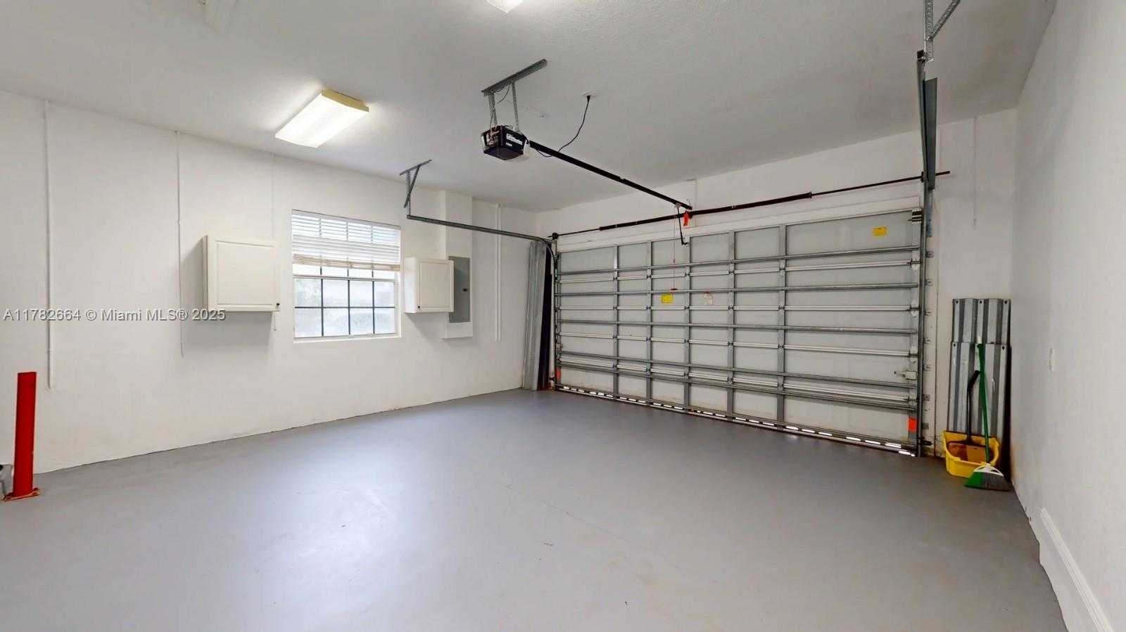 Small Image of 4713 VILLAGE WAY, Davie Number 29