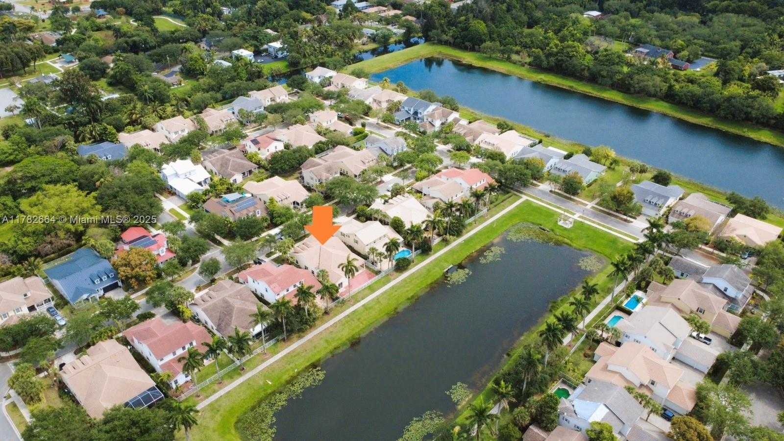 Small Image of 4713 VILLAGE WAY, Davie Number 3