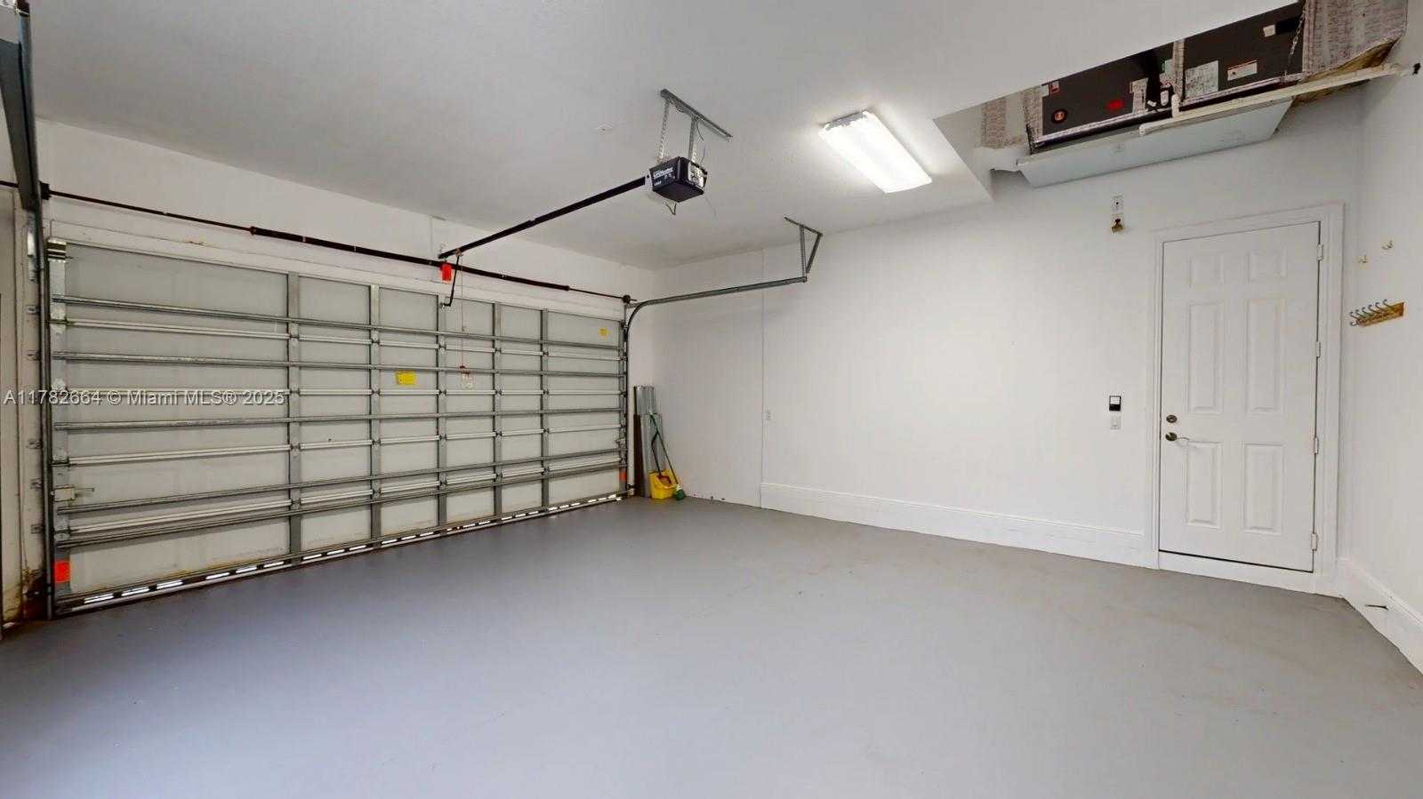 Small Image of 4713 VILLAGE WAY, Davie Number 30