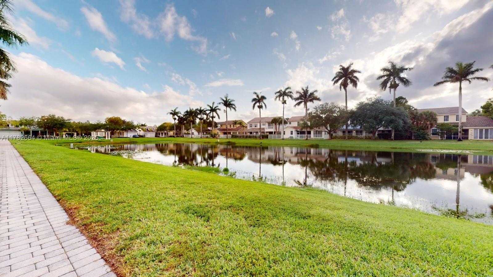 Small Image of 4713 VILLAGE WAY, Davie Number 33