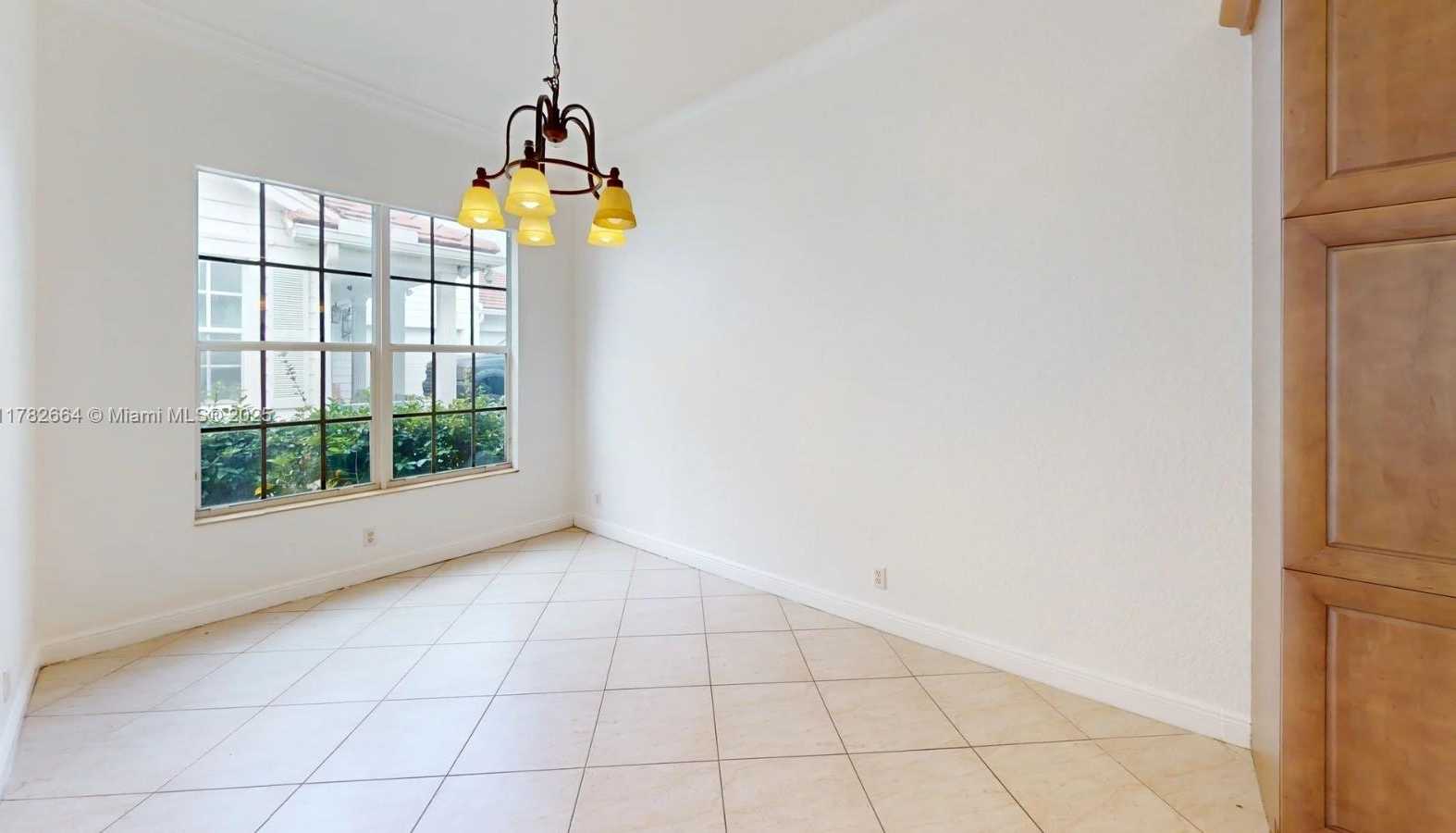 Small Image of 4713 VILLAGE WAY, Davie Number 36