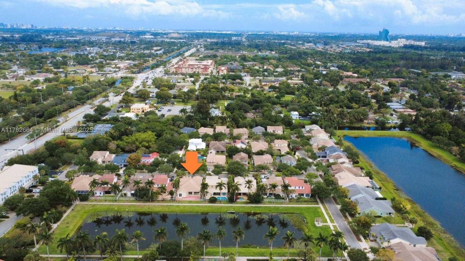 Small Image of 4713 VILLAGE WAY, Davie Number 4