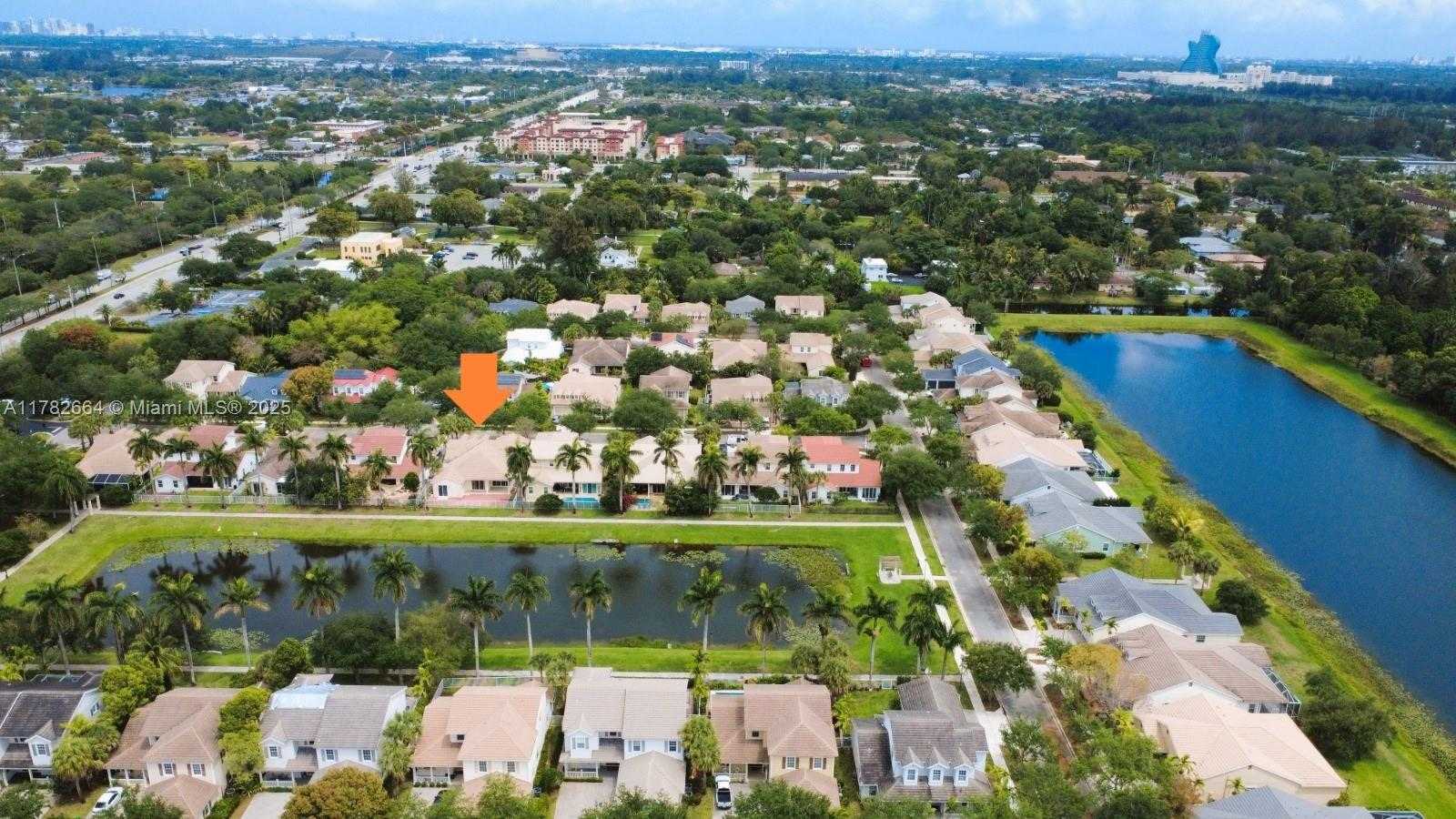 Small Image of 4713 VILLAGE WAY, Davie Number 5