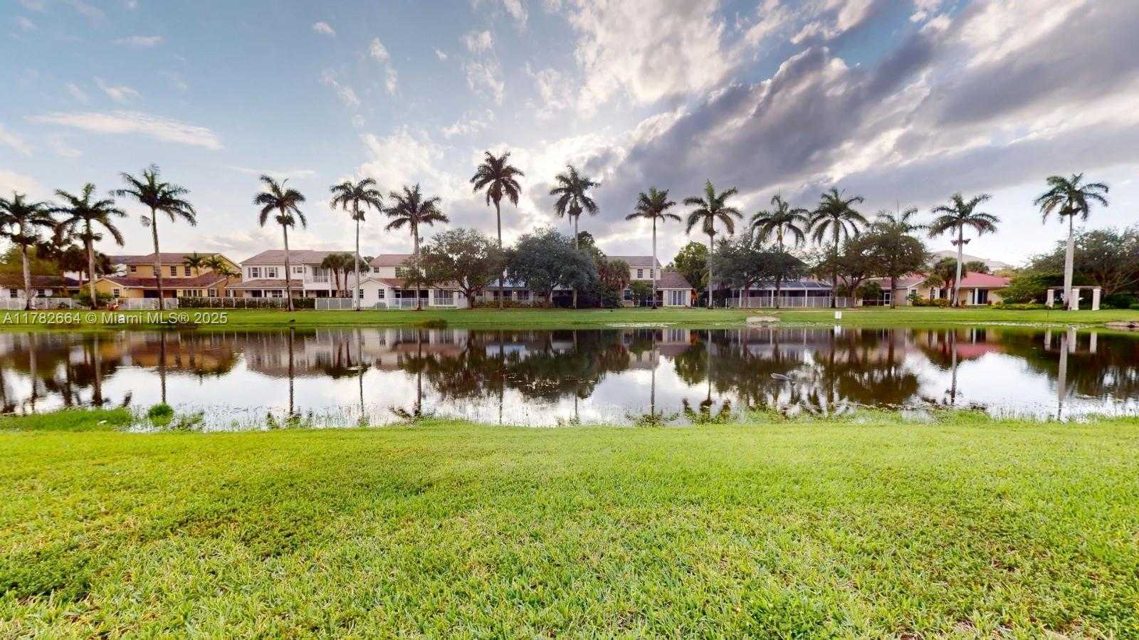 Small Image of 4713 VILLAGE WAY, Davie Number 6