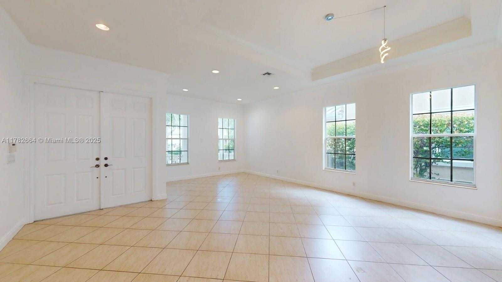Small Image of 4713 VILLAGE WAY, Davie Number 7