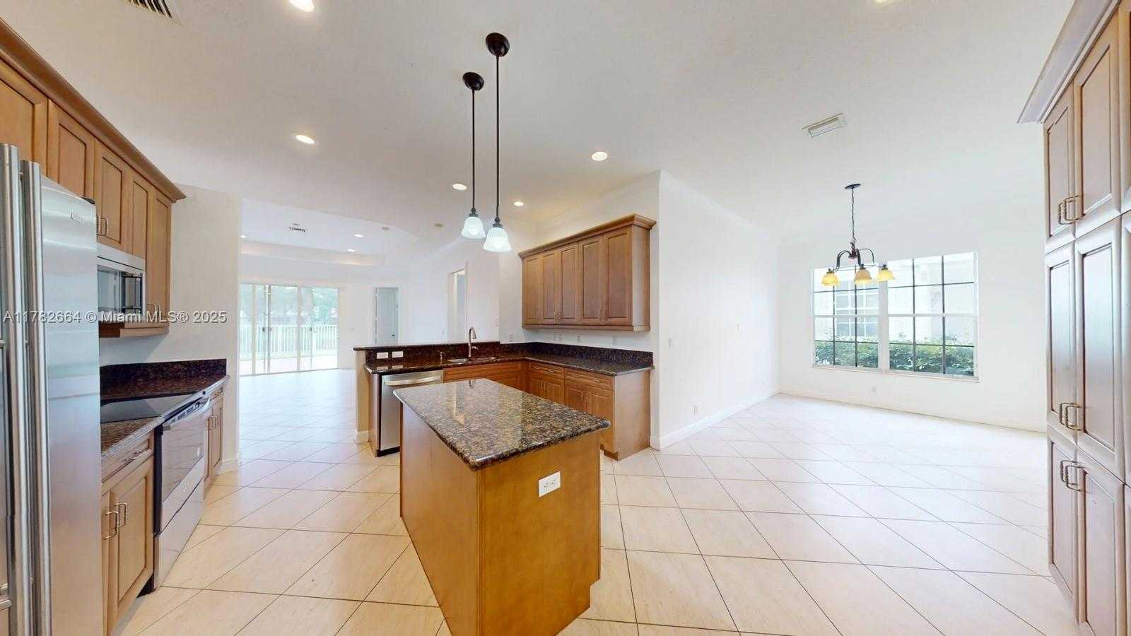 Small Image of 4713 VILLAGE WAY, Davie Number 9