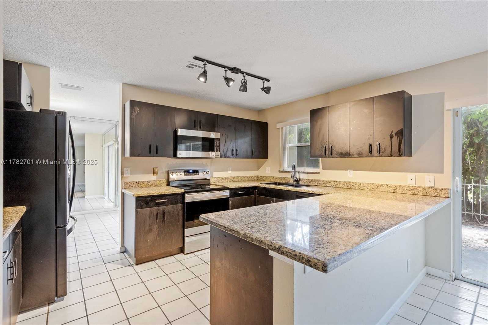 Small Image of 9454 NORTH WEST 8TH CIR, Plantation Number 14