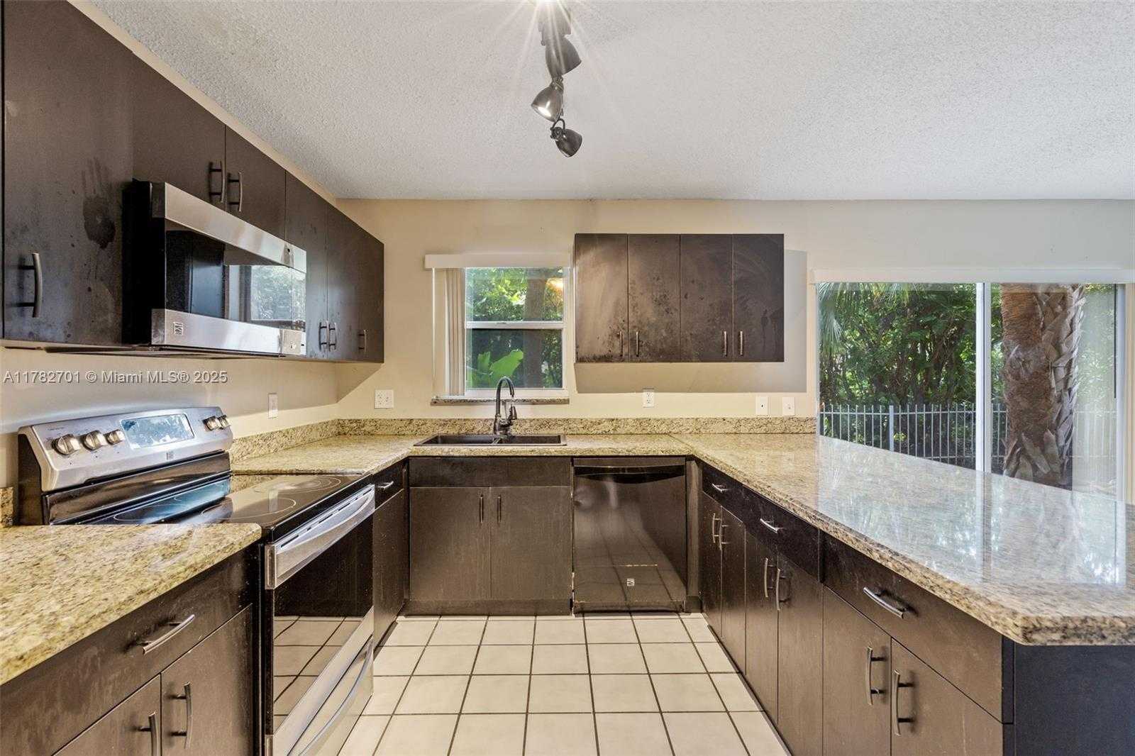 Small Image of 9454 NORTH WEST 8TH CIR, Plantation Number 15