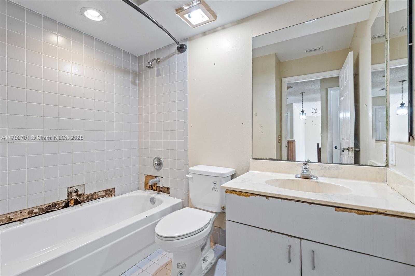 Small Image of 9454 NORTH WEST 8TH CIR, Plantation Number 30