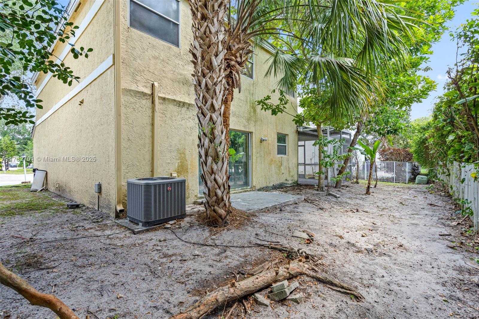 Small Image of 9454 NORTH WEST 8TH CIR, Plantation Number 35