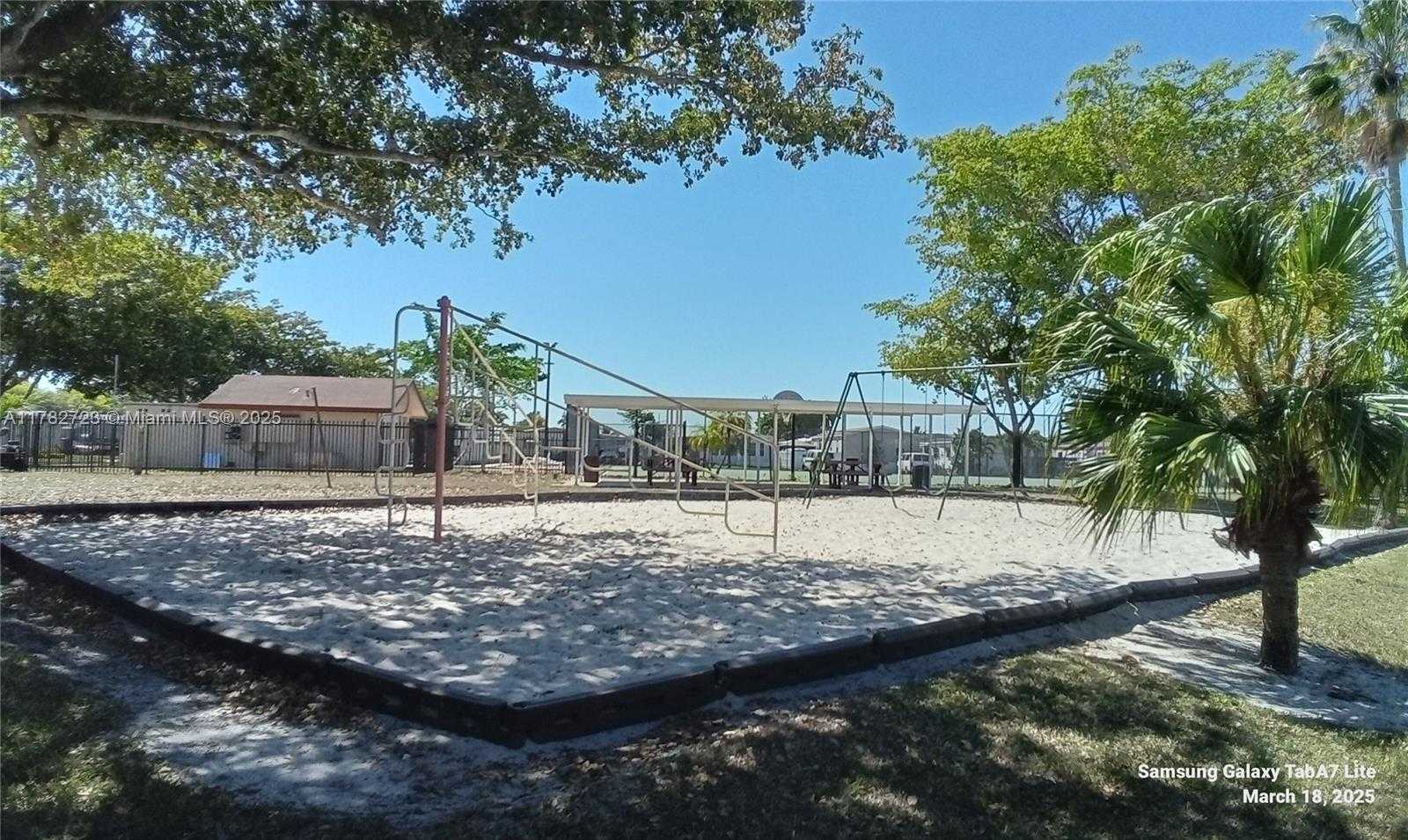 Small Image of 21821 SOUTH HERITAGE CIR, Pembroke Pines Number 16