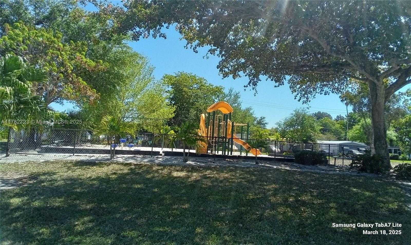 Small Image of 21821 SOUTH HERITAGE CIR, Pembroke Pines Number 17
