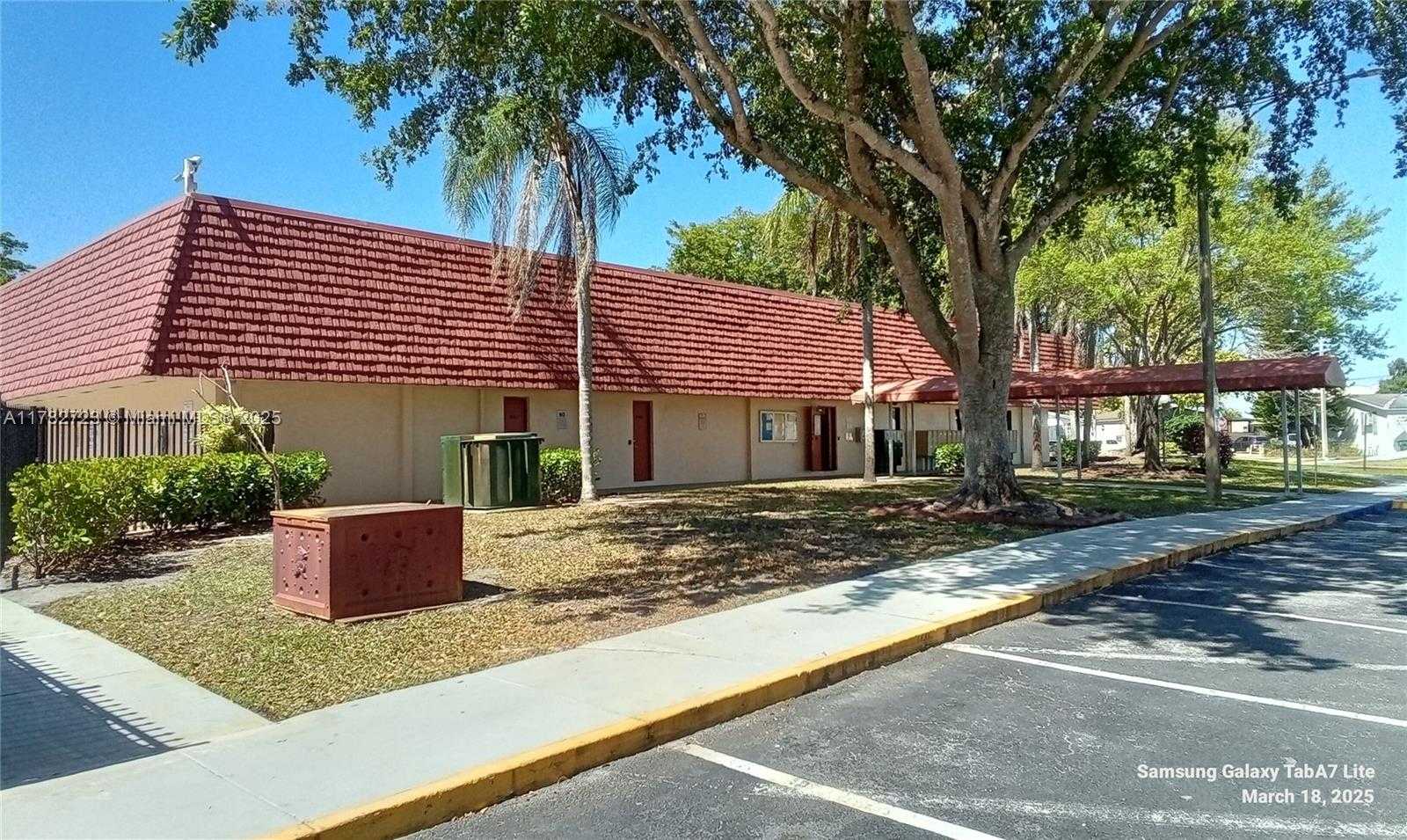 Small Image of 21821 SOUTH HERITAGE CIR, Pembroke Pines Number 20