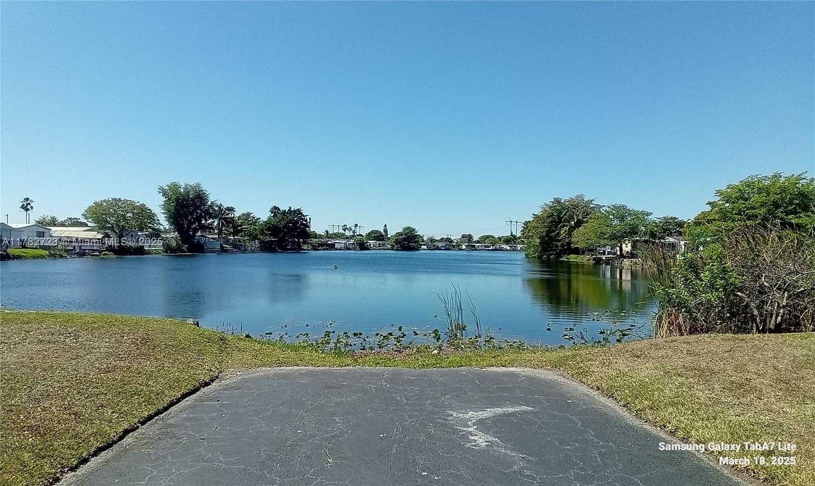 Small Image of 21821 SOUTH HERITAGE CIR, Pembroke Pines Number 22