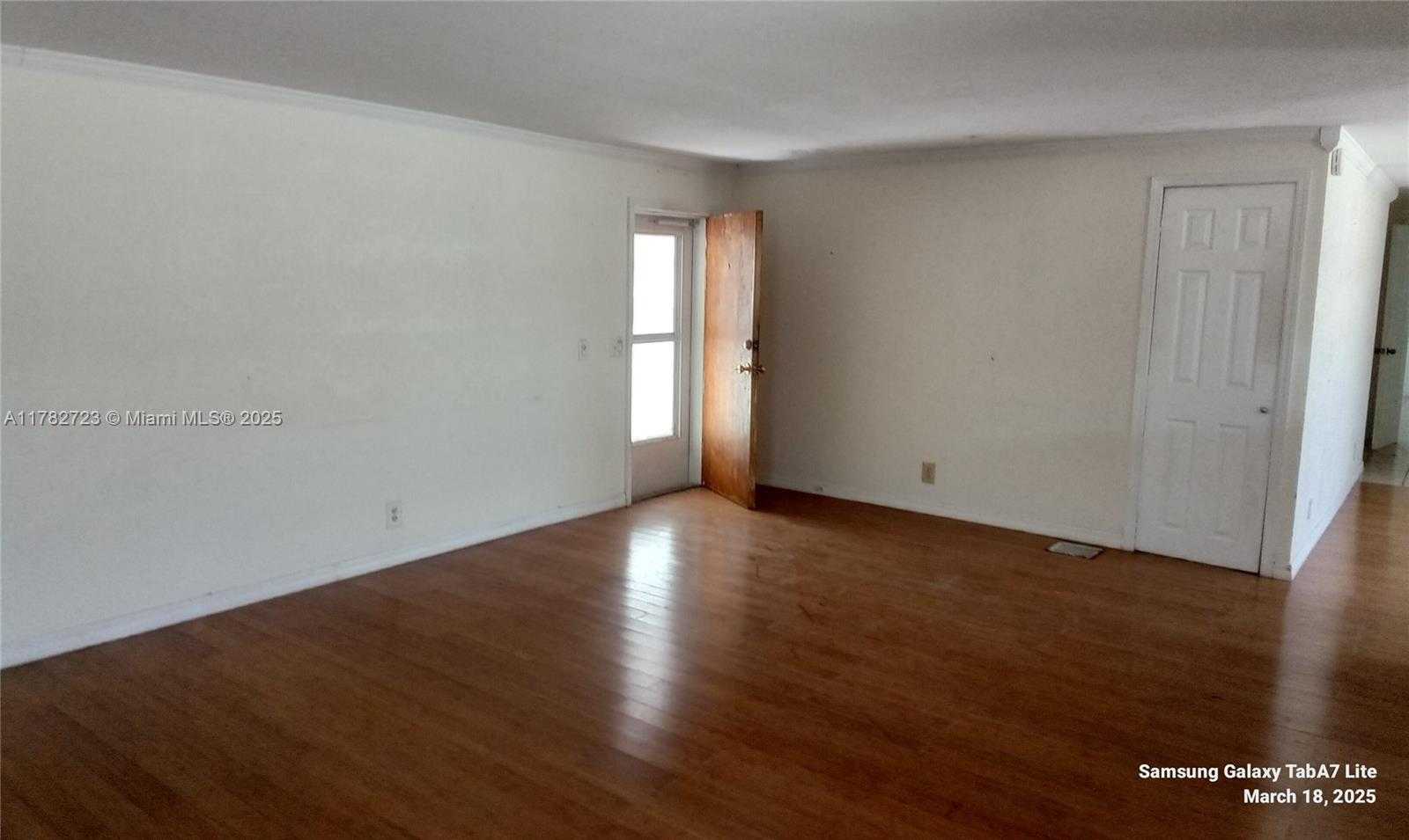 Small Image of 21821 SOUTH HERITAGE CIR, Pembroke Pines Number 4