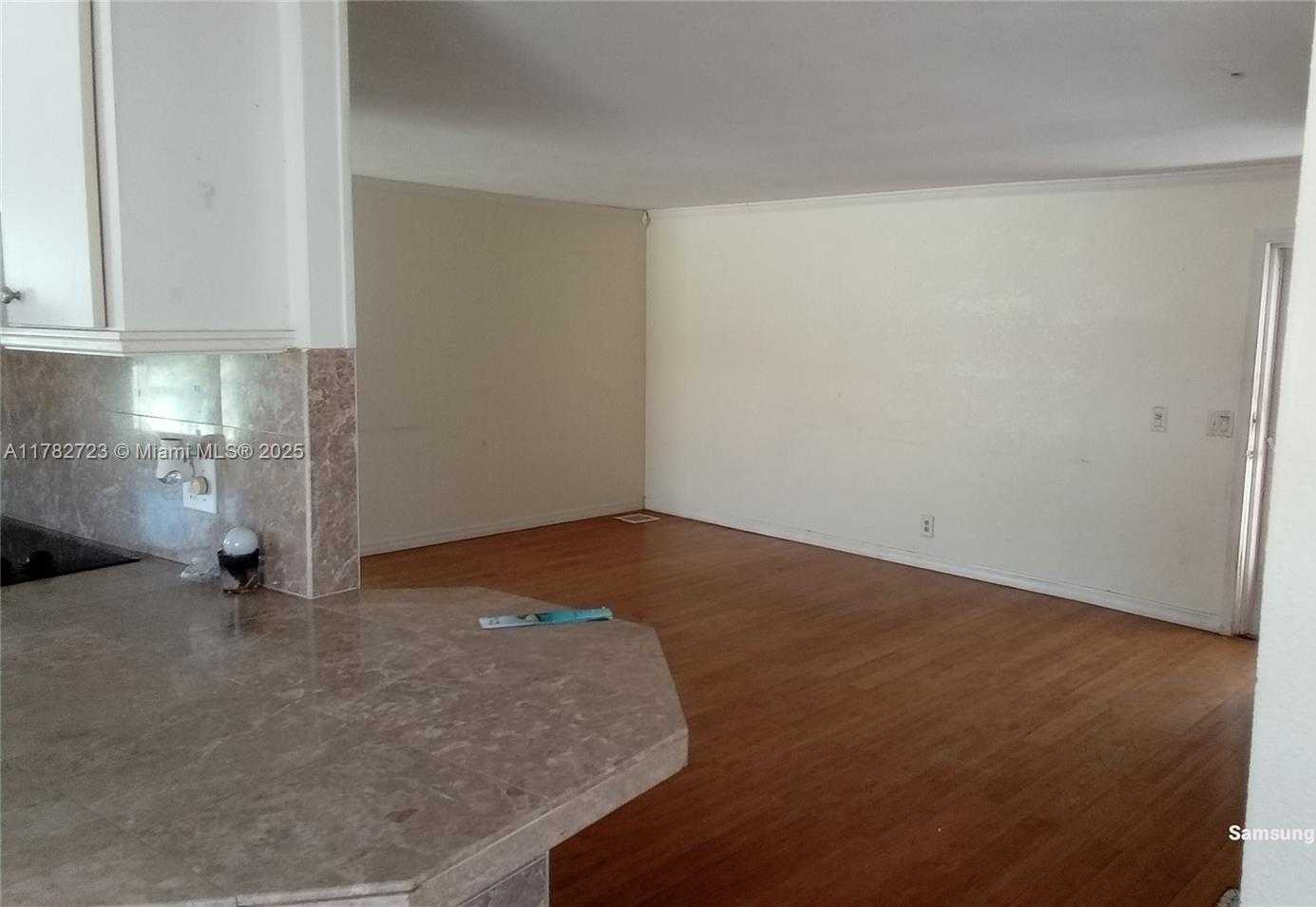Small Image of 21821 SOUTH HERITAGE CIR, Pembroke Pines Number 5