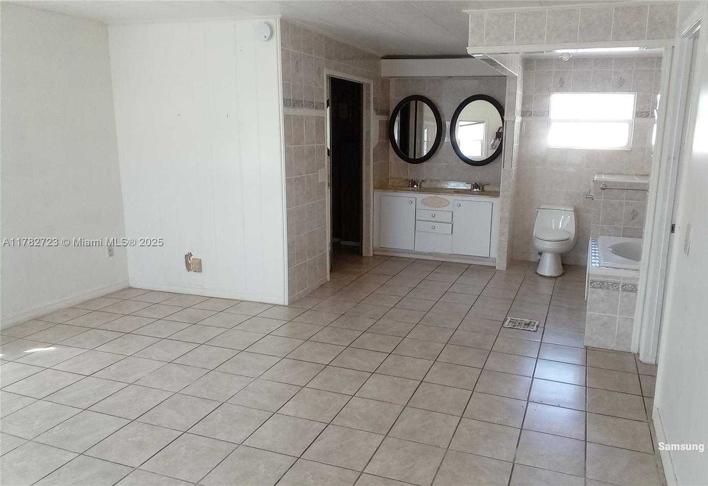 Small Image of 21821 SOUTH HERITAGE CIR, Pembroke Pines Number 9