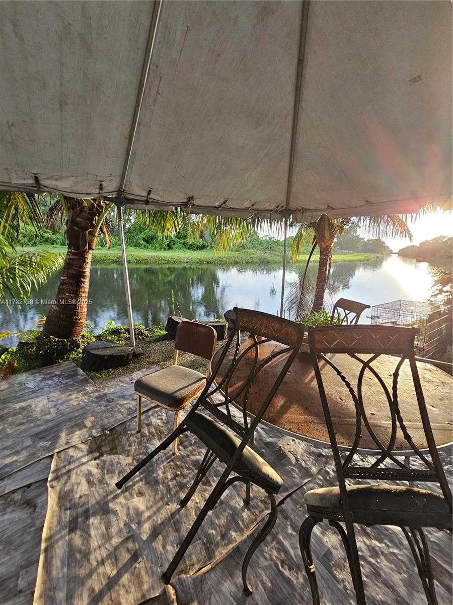Small Image of Miami Number 12