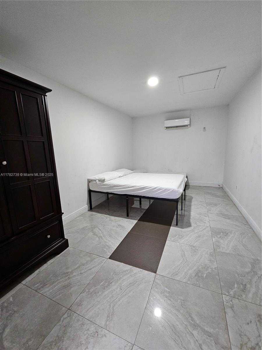 Small Image of Miami Number 14