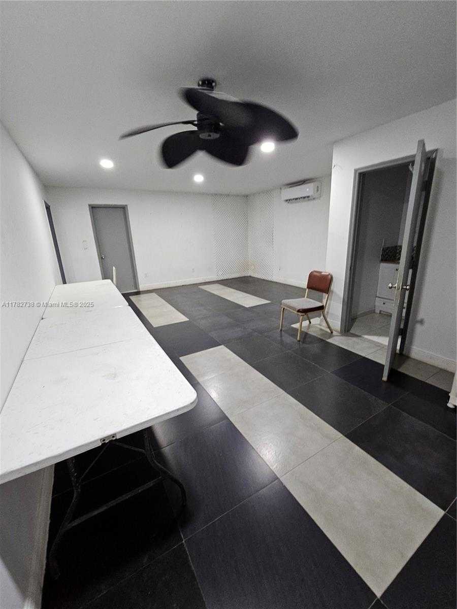 Small Image of Miami Number 16