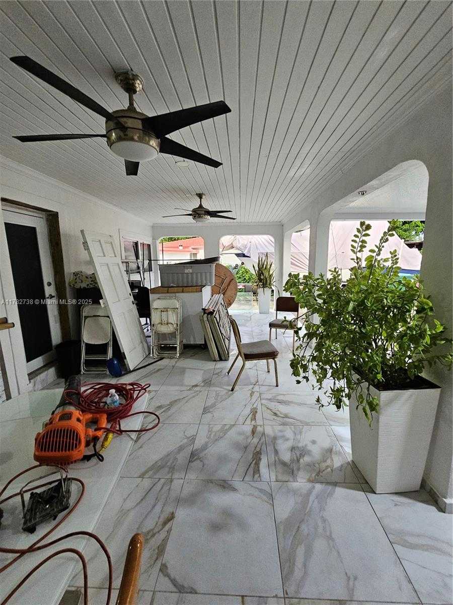 Small Image of Miami Number 19