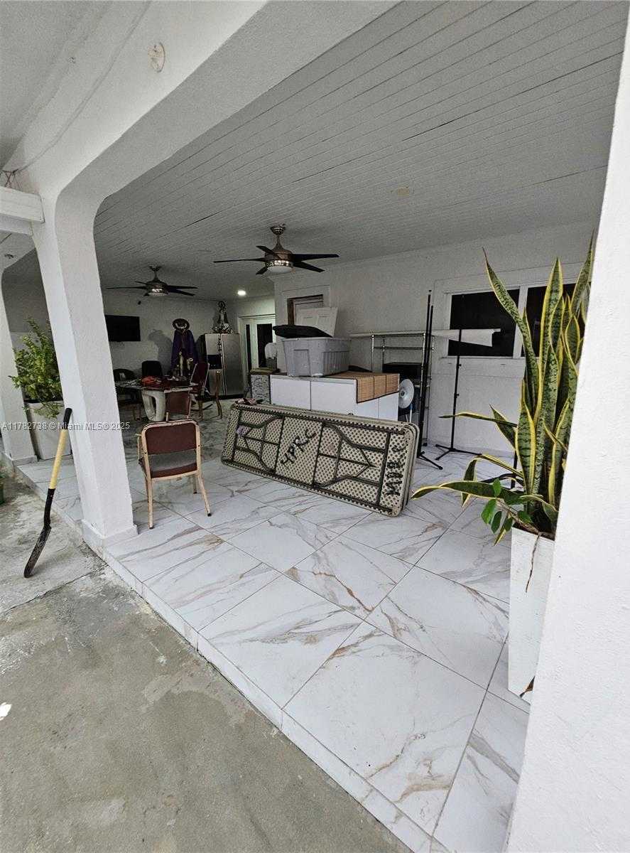 Small Image of Miami Number 21