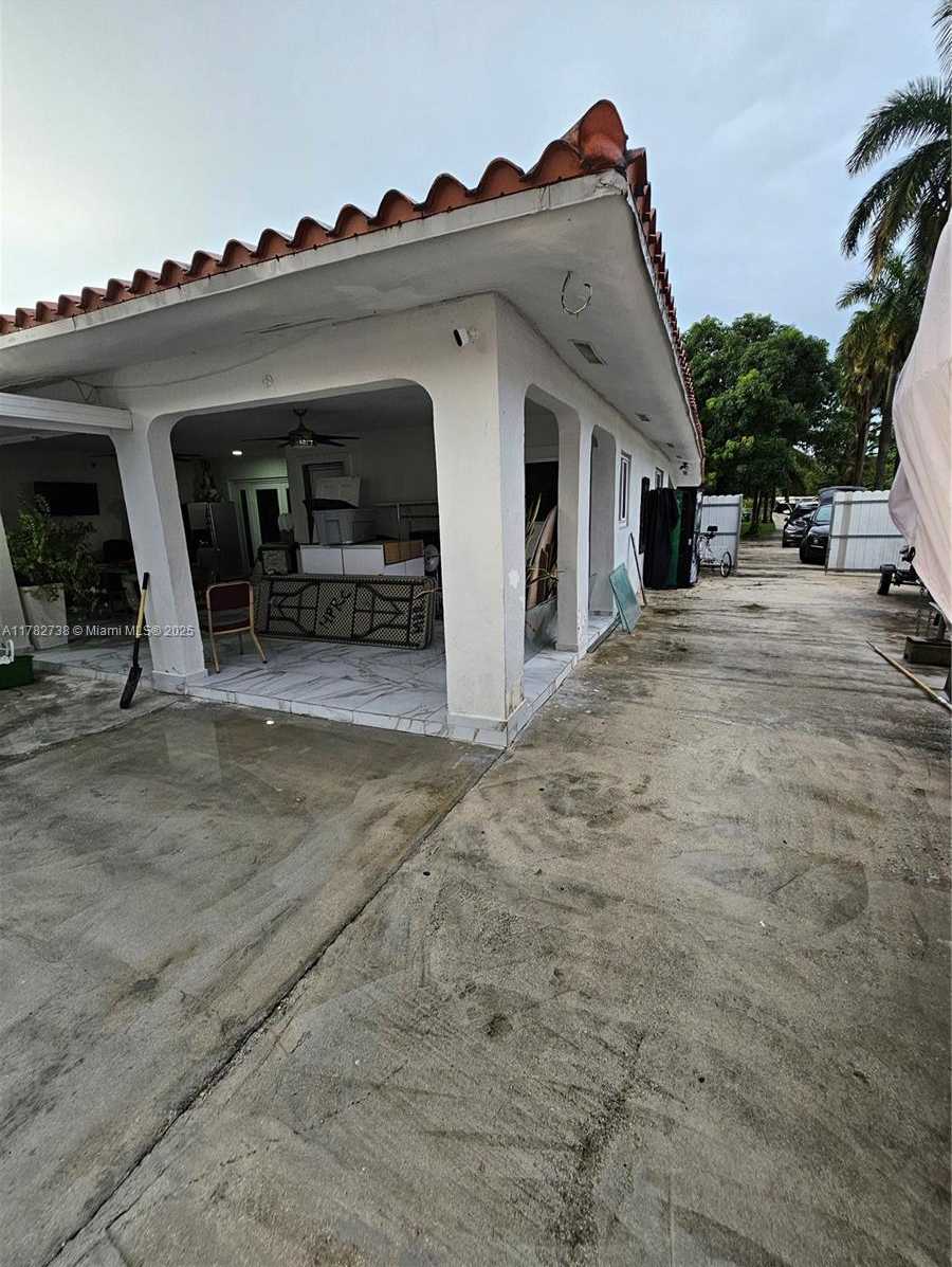 Small Image of Miami Number 22