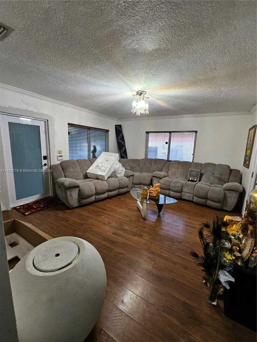 Small Image of Miami Number 28