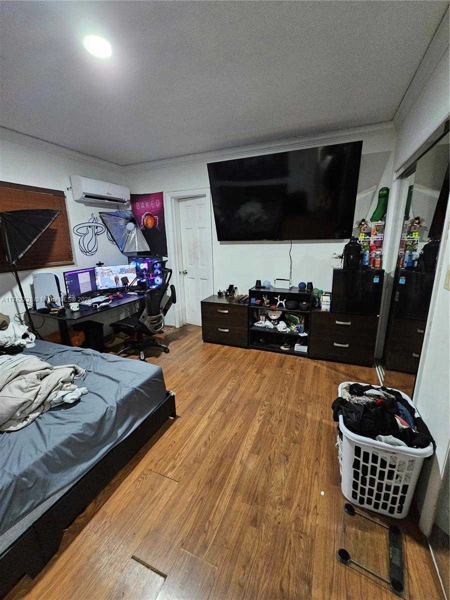 Small Image of Miami Number 36