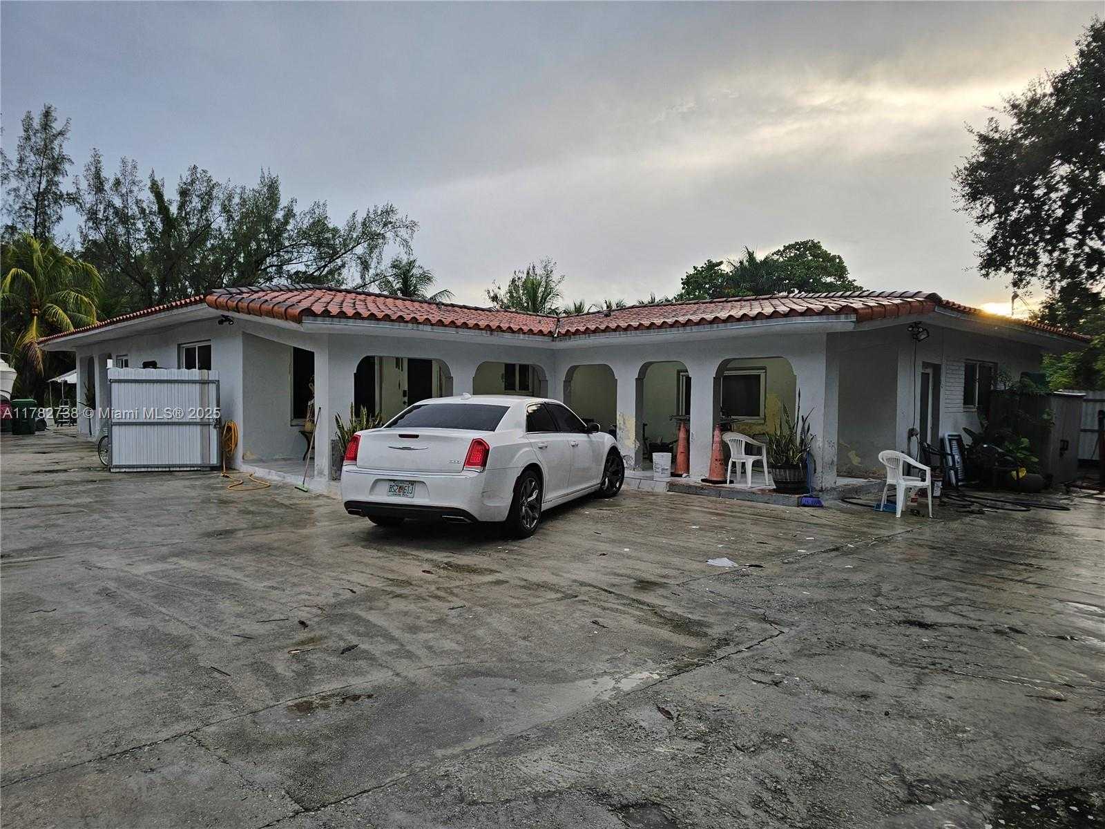 Small Image of Miami Number 4