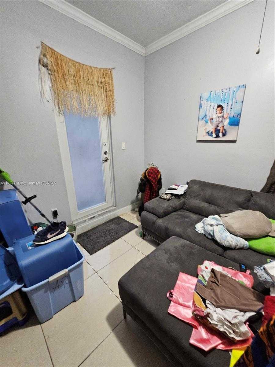 Small Image of Miami Number 44