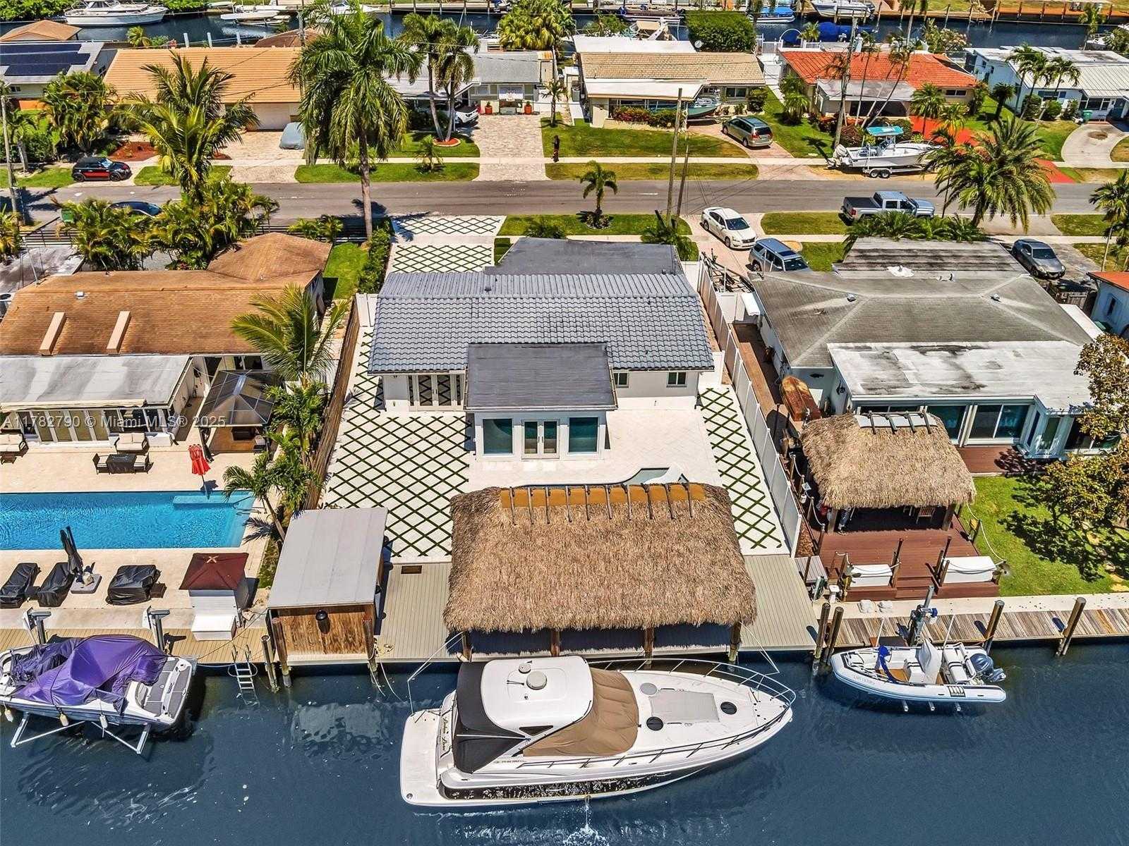 Small Image of 959 NAUTILUS ISLE, Dania Beach Number 2