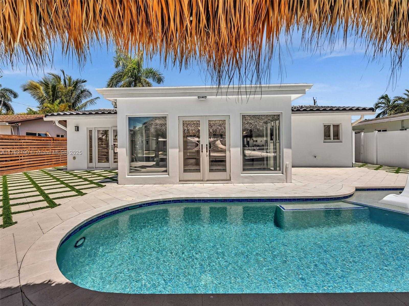 Small Image of 959 NAUTILUS ISLE, Dania Beach Number 32