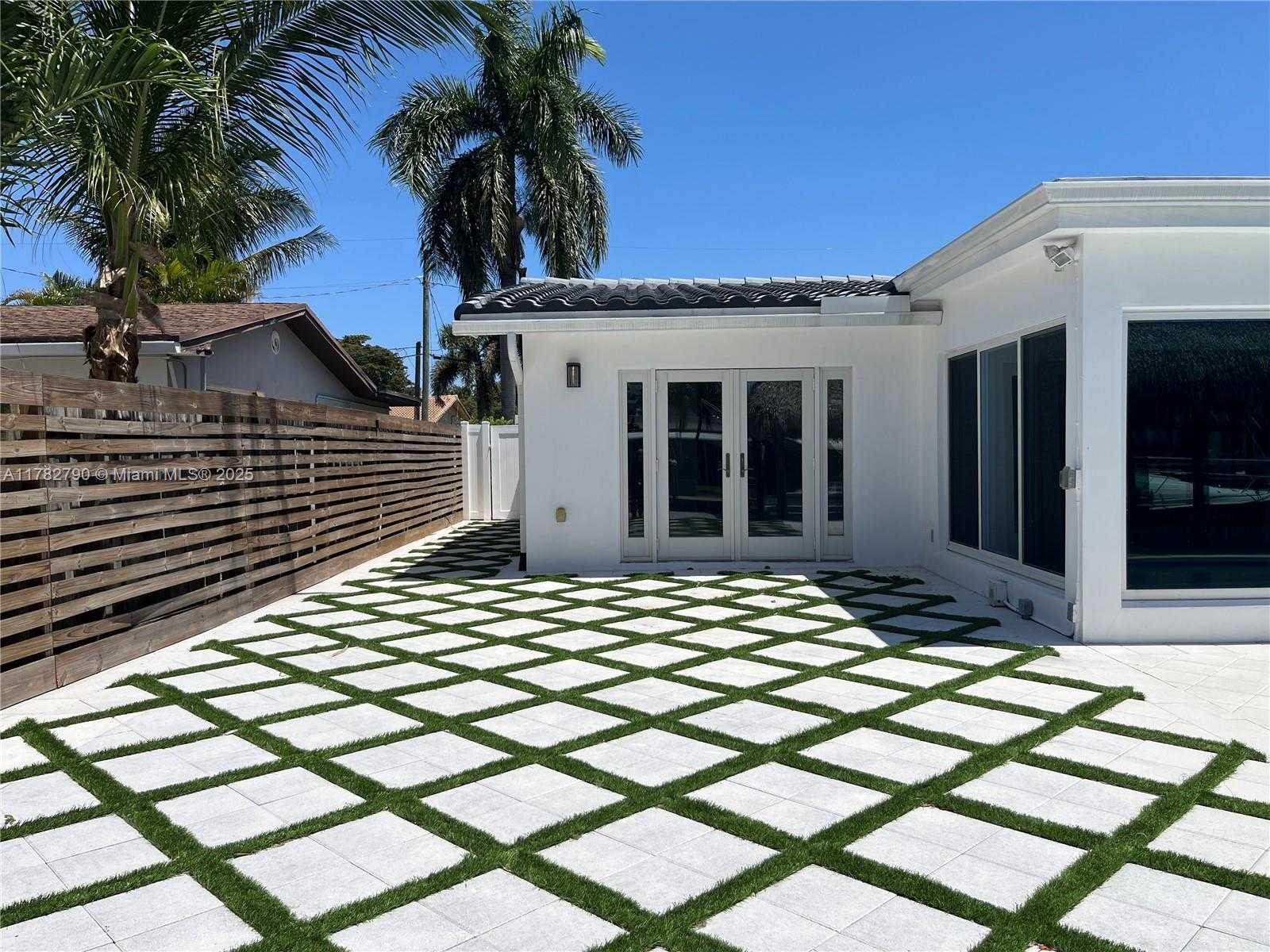 Small Image of 959 NAUTILUS ISLE, Dania Beach Number 39