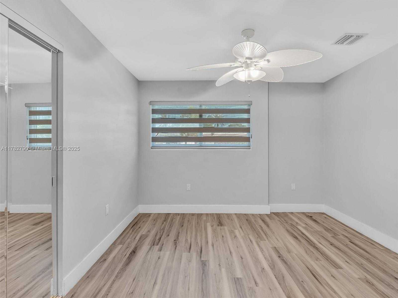 Small Image of 959 NAUTILUS ISLE, Dania Beach Number 45