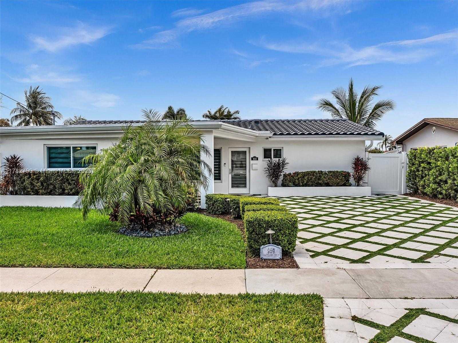 Small Image of 959 NAUTILUS ISLE, Dania Beach Number 58