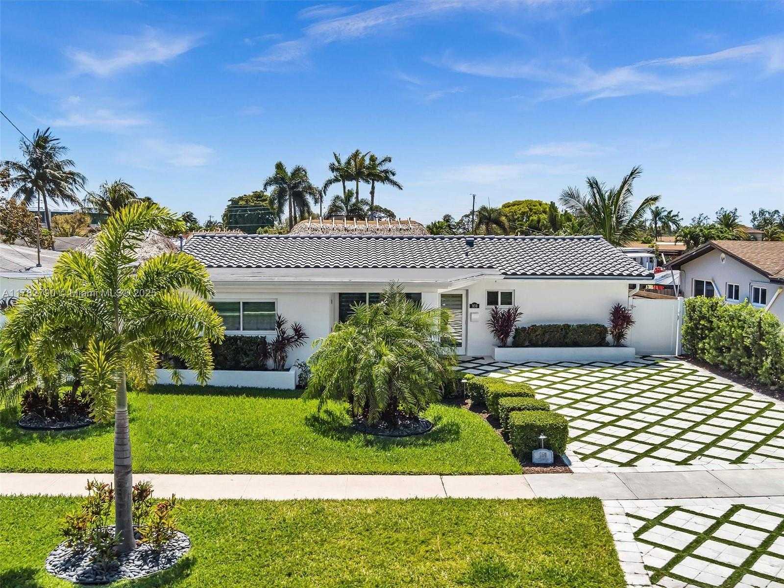 Small Image of 959 NAUTILUS ISLE, Dania Beach Number 6